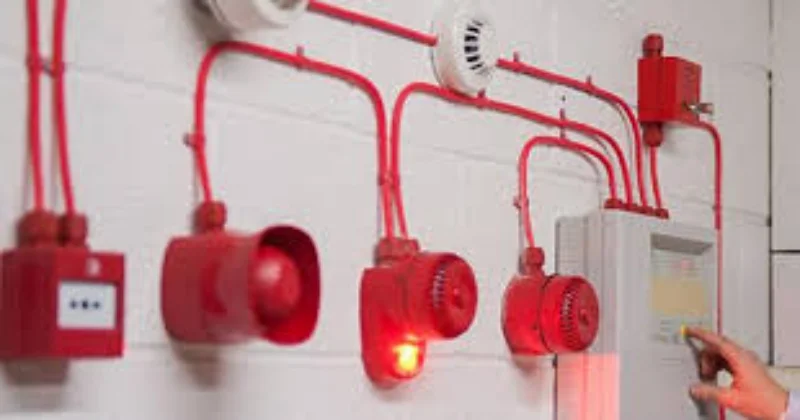 Sistema de detecção alarme e combate a incêndio